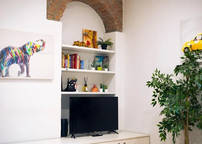 tHE Red Bricks Home - Tricolore San Babila